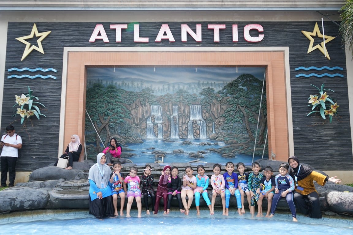 siswa tk islam cahaya khalifah outing renang siswa tk islam cahaya khalifah outing renang